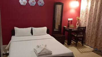 2 bedrooms, desk, free WiFi, bed sheets