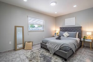 2 habitaciones, escritorio, tabla de planchar con plancha y wifi gratis 