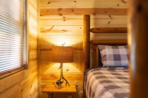 2 bedrooms, travel cot, free WiFi, bed sheets