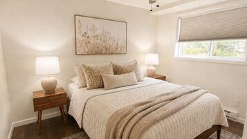 2 chambres, fer et planche à repasser, lit de bébé portatif