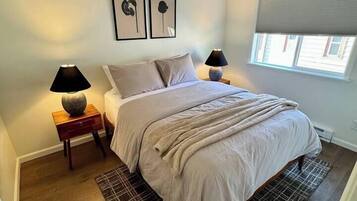 2 bedrooms, iron/ironing board, travel cot, WiFi