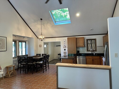 4-bedroom chalet in lovely Ocean Pines with WiFi, AC