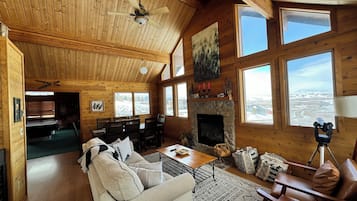 Smart TV y chimenea