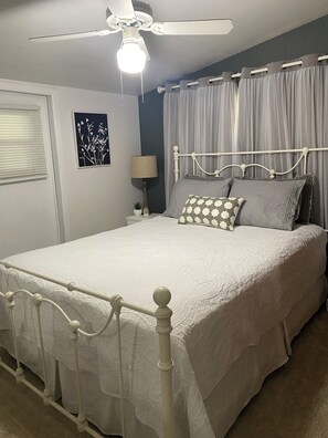 2 bedrooms, iron/ironing board, WiFi, bed sheets