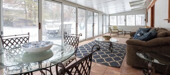 Charming Retreat close to Wayzata Downtown - The Gilded Loon