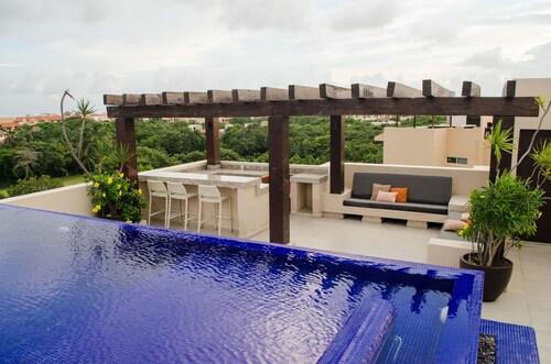 Charming 2-bedroom condo with WiFi, AC in wonderful Puerto Aventuras