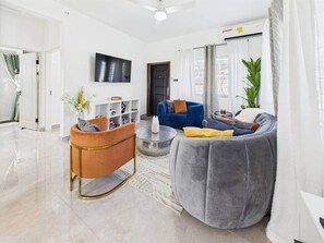 Smart TV, table tennis