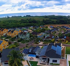 Exterior - Lux Ocean View Gated with Pickleball & Pool for 12 (Runaway Bay)