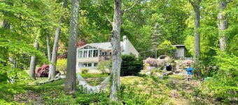 Enchanting Lake front chalet with backyard and fire pit. Dog friendly.