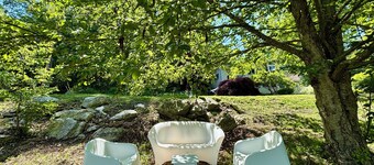 Enchanting Lake front chalet with backyard and fire pit. Dog friendly.