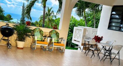 Spacious, quiet & comfortable 4 queen size beds with AC in beautiful St Croix.