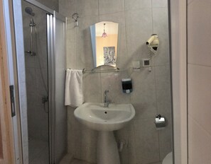 Economy Quadruple Room, Garden View | Bathroom | Shower, hair dryer, slippers, towels - benjy motel pansiyon (Akcay)