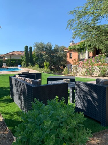 Beautiful Villa with garden 30 Km from Madrid