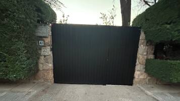 Enceinte de lâhĂ©bergement