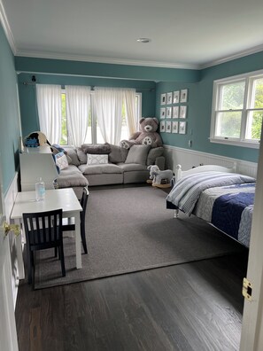 4 bedrooms, WiFi, bed sheets