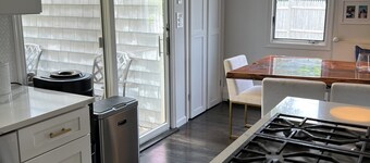 Charming 4-bedroom/3 Full bath house with WiFi, AC steps to the beach