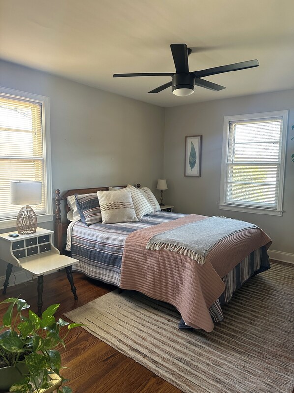2 habitaciones, tabla de planchar con plancha, wifi y ropa de cama 