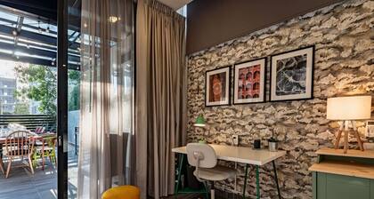 Spacious 6BR Retreat with Rooftop Terrace, BBQ & Gym Access