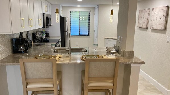 Private kitchen - Luxury 2-bedroom apartment with fitness room, WiFi in charming Kissimmee (Kissimmee)
