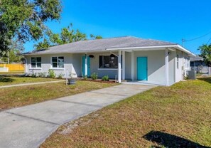 Exterior - Charming, Near Beaches, and LECOM Park (Bradenton)