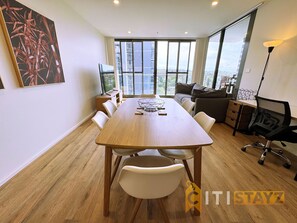 Interior - Pretty in Phillip - 2bd 2bth Apt (Phillip)