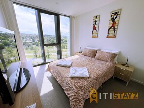 2 室のベッドルーム、アイロン / アイロン台、WiFi (無料)