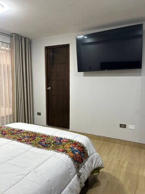 3 slaapkamers, een strijkplank/strijkijzer, wifi, beddengoed