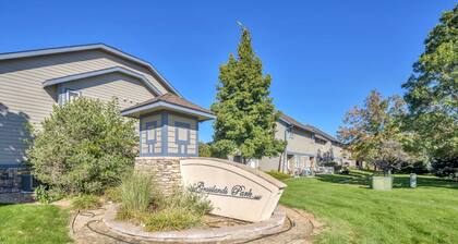 Gorgeous Windsor Lake Townhome - 2 Bed, 1 1/2 Bath