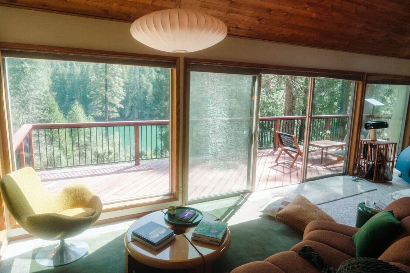 TV, lareira, aparelho de som