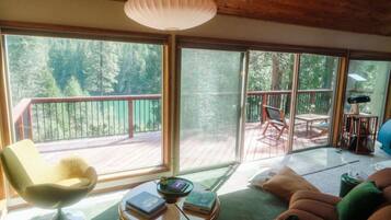 TV, lareira, aparelho de som