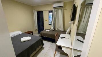 Quarto triplo | Wi-Fi de cortesia, roupa de cama