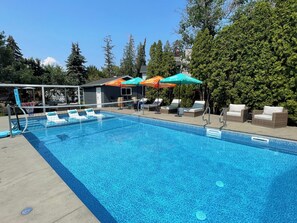 Outdoor pool, a heated pool