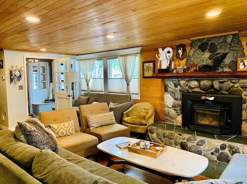 Luxury Retreat on the Greenbelt / Private Home w/ Sauna & Yoga Studio&Fitness