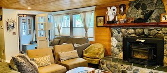 Luxury Retreat on the Greenbelt / Private Home w/ Sauna & Yoga Studio&Fitness