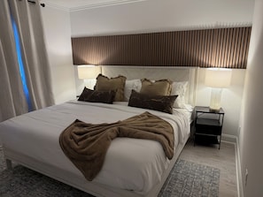 5 bedrooms, desk, iron/ironing board, travel crib