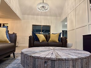 Interior - Top Luxe Oasis: Ski's, Hike, Golf, Fine Dining, Fireplace, Ultimate Relaxation (Vernon Township)