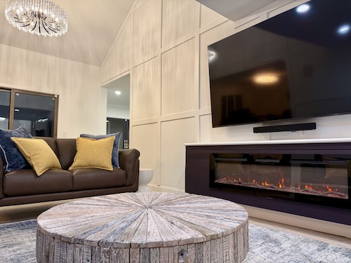 Luxury 5BR Home, Sauna+Golf+Ski+FirePit+Movie, Mtn Creek, Sleeps 14