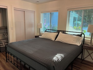 1 bedroom, desk, iron/ironing board, WiFi (free)