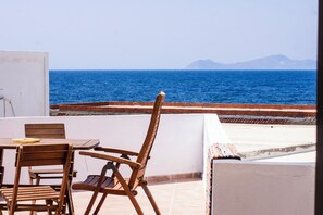 Outdoor dining - NISYROS VIEWS (NISYROS DODEKANISSA)