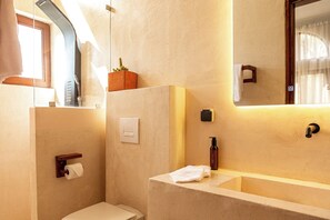 Standard Double Room, Pool View | Bathroom