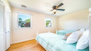 2 Schlafzimmer, Bügeleisen/Bügelbrett, kostenloses WLAN, Bettwäsche