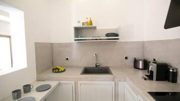 Fridge, stovetop, coffee/tea maker, toaster