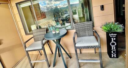 Charming Red Rock Poolside Condo with WiFi, AC in superb Sedona