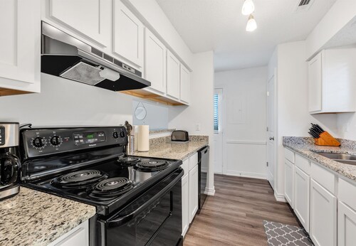 Cozy 2BD Near Walmart HQ | Long Stay Discounts