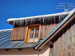 Exterior detail - Cozy vacation home, close to the slopes and hiking trails (Královéhradecký kraj)