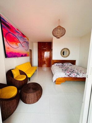5 bedrooms, iron/ironing board, WiFi, bed sheets - MONTAÑITA HOUSE Beautiful oceanfront vacation home (Montañita)