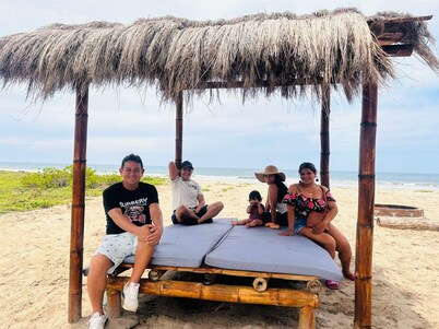 MONTAÑITA HOUSE Beautiful oceanfront vacation home