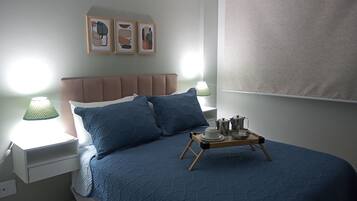 1 chambre, bureau, fer et planche Ă repasser, lit parapluie