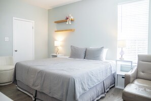 3 bedrooms, desk, iron/ironing board, free WiFi