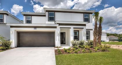 Spacious & Family Friendly 6BR Villa Near Disney. Private Pool Gated Resort